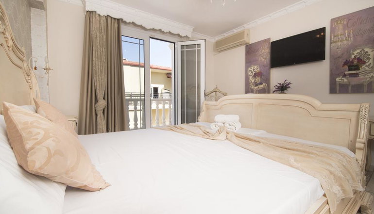Parthenon Art Hotel